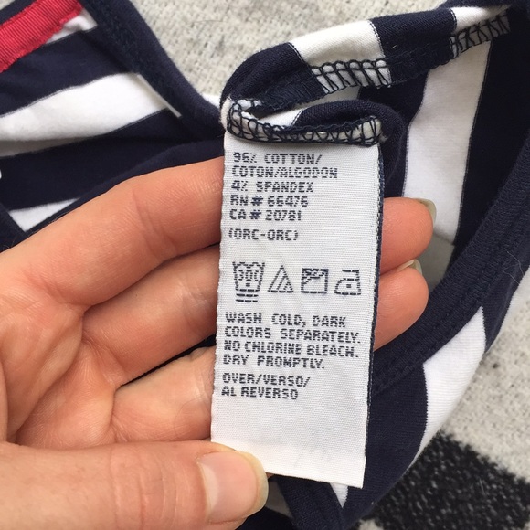 LIKE NEW tommy Hilfiger crop top - Picture 4 of 4